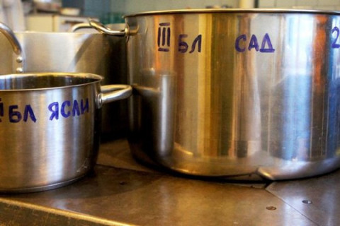 Детсадовцев Приморья кормили просрочкой