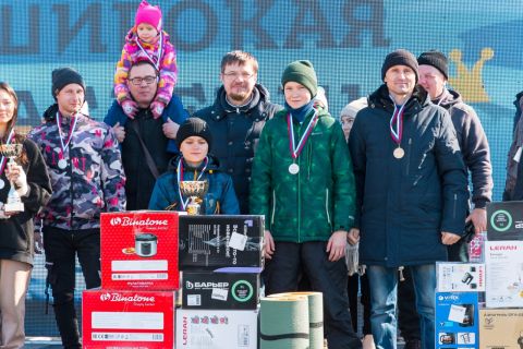"Надули лыжи и вперед": более 20 семей Владивостока поборолись за звание "Дружной семейки"