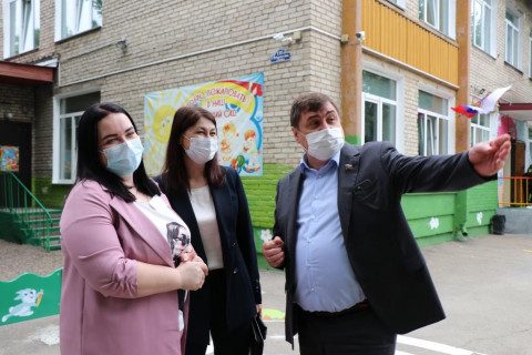 Школы и детсады Уссурийска начали принимать перед учебным годом 
