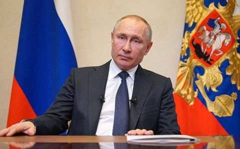 Путин поручил интегрировать госуслуги и банки в национальный мессенджер