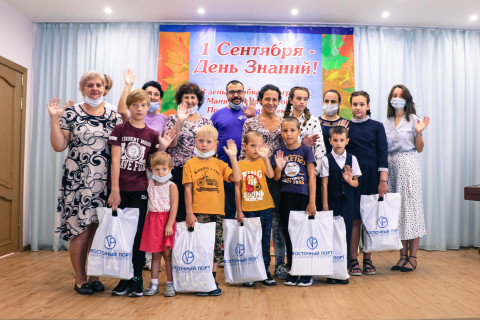 Фонд «Восточный Порт» помог многодетным семьям собрать детей в школу