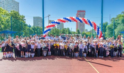 Школьники Владивостока отмечают День знаний