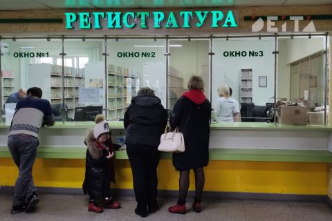 В сентябре изменятся правила посещения поликлиник