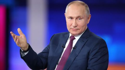 Путин назвал доллары бумажками, которыми никого не накормишь