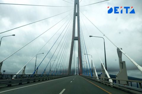 Русский мост отремонтировали до следующего ледяного дождя