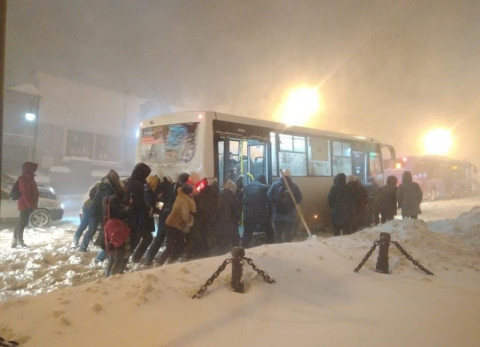 В Приморье МЧС и граждане вместе спасают транспорт