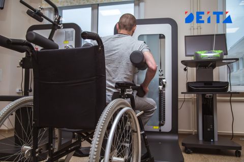 Пенсии и санатории: в Приморье комплексно поддерживают инвалидов