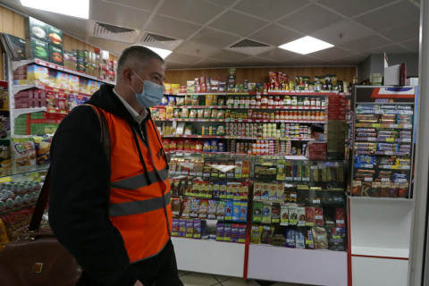 Приморцев без масок штрафуют даже в праздники