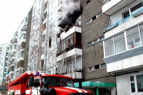 15 человек эвакуировали на пожаре во Владивостоке