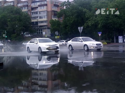 Вода зашла на дороги Приморья