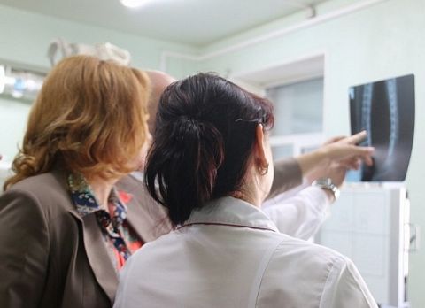 Клиенту салона красоты в Уссурийске повредили легкое во время процедуры