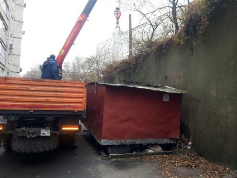 Незаконные строения исчезают с улиц Владивостока