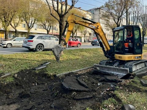 Новую пешеходную дорожку обустраивают во Владивостоке