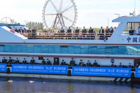 «Цветы на воде»: русские и китайцы почтили память борцов с фашизмом