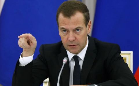 «Послали МУС и евродегенератов»: Медведев оценил потенциально опасный визит Путина