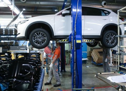 Россияне массово бросились скупать автозапчасти