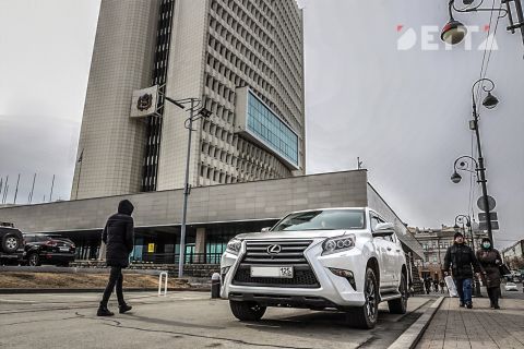 Ещё один автомобиль передали приморцы в зону спецоперации