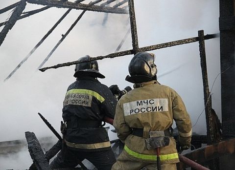 Стали известны подробности пожара во Владивостоке, на котором эвакуировали 65 человек
