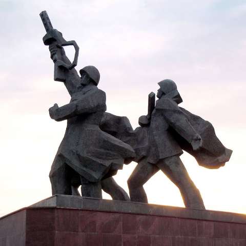 Латвия планирует уничтожить памятник освободителям Риги 