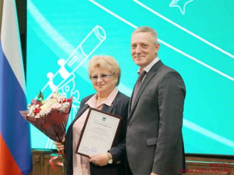 Парламентарии Приморья поздравили учителей региона 