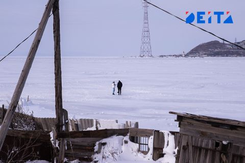 «Бессмертных» рыбаков с Русского заметили на тонком льду