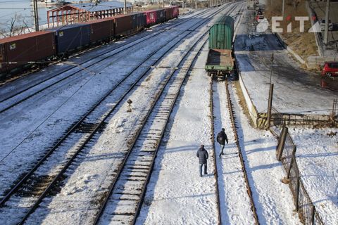 Уголовное дело о драке с полицейскими на железной дороге возбудили в Приморье