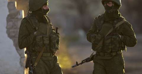 Почти три сотни боевиков сдались в плен в Мариуполе
