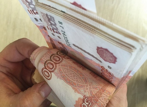 Госслужащим повысят зарплату в России
