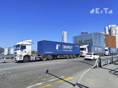 Массовое ДТП с грузовиками осложняет выезд из Владивостока