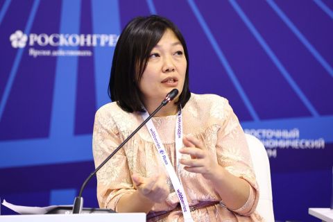 Бакальчук во Владивостоке отговаривает женщин от занятия бизнесом 