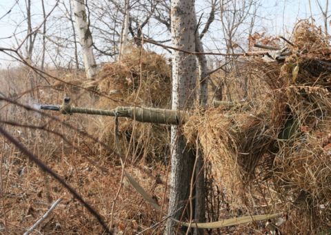 Кочка с винтовкой: приморские снайперы умело маскируются