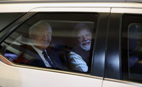 «Слушай, поехали вместе»: Путин рассказал о дружбе с Моди