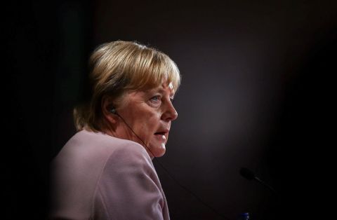 Меркель продолжает требовать победы над Россией на Украине