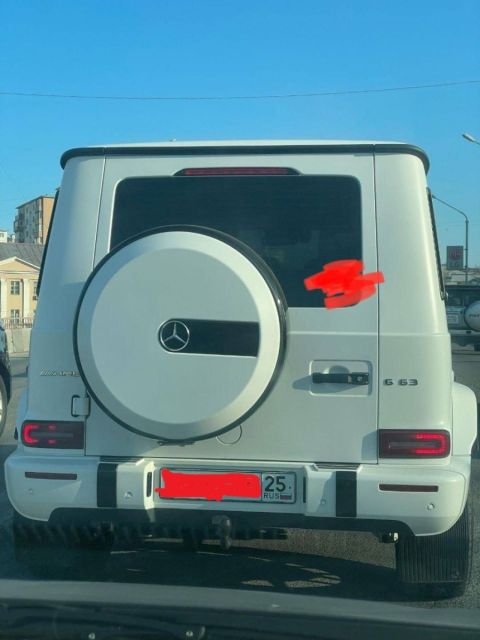 Внедорожники с нацистской символикой рассекают по Владивостоку   
