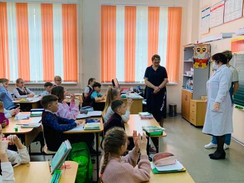 Мастер-класс по правильному мытью рук провели для школьников Владивостока