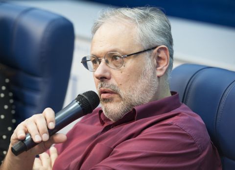 Хазин: Путин сознательно не торопится с победой на Украине