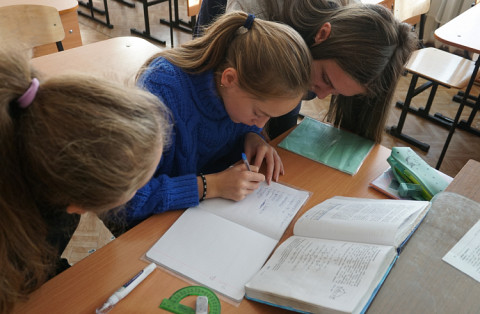 Школьники смогут ходить на уроки без теста на COVID-19