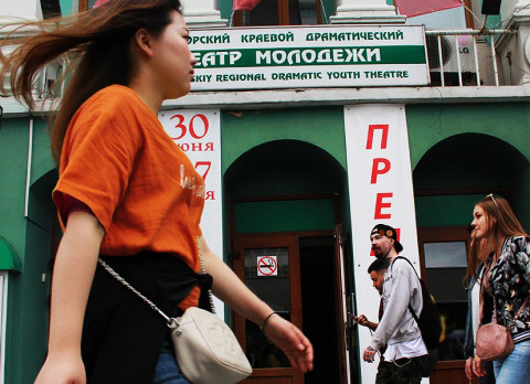 Студенты и школьники смогут ходить в театры бесплатно