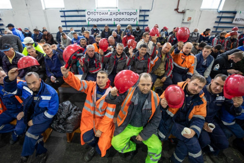 Директор FESCO пожаловался на бастующих докеров в прокуратуру и полицию