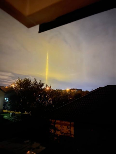 Загадочные столбы света: оптический обман или секретное оружие Путина