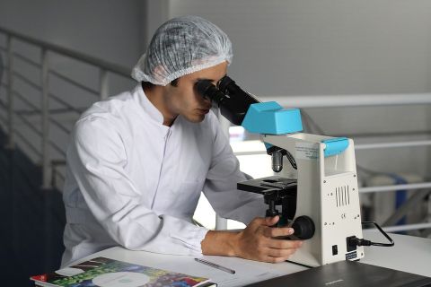 Новый препарат против рака груди и яичников зарегистрировали в России
