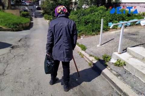 Сестёр из Приморья осудили за издевательства над пенсионеркой и её душевнобольным сыном