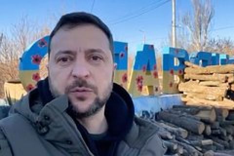 Упражнения в символизме: Зеленский побывал в Славянске