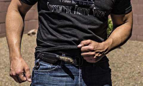 Россиянам разрешат любую самооборону для защиты дома