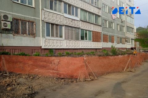 Жилой дом во Владивостоке рассыпается на куски на глазах у людей