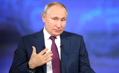 Путин поручил проиндексировать пенсии работающим гражданам 