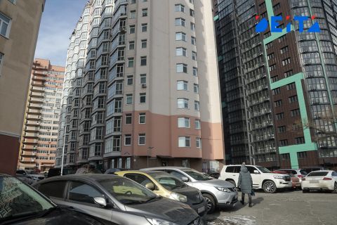 Можно ли законно застолбить парковочное место у дома, рассказали в Госдуме