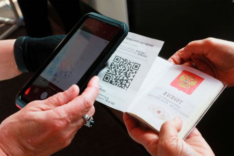 Каждый россиян скоро начнёт носить QR-код в своём кармане