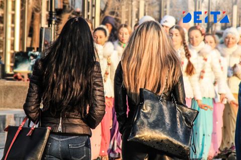 Школьницы избили пенсионерку в Приморье