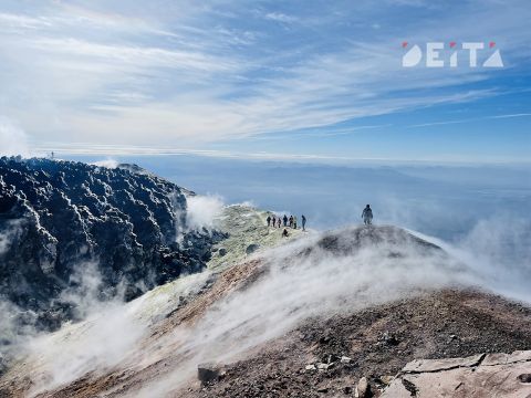 Путин обязал обустроить на Камчатке туристические маршруты